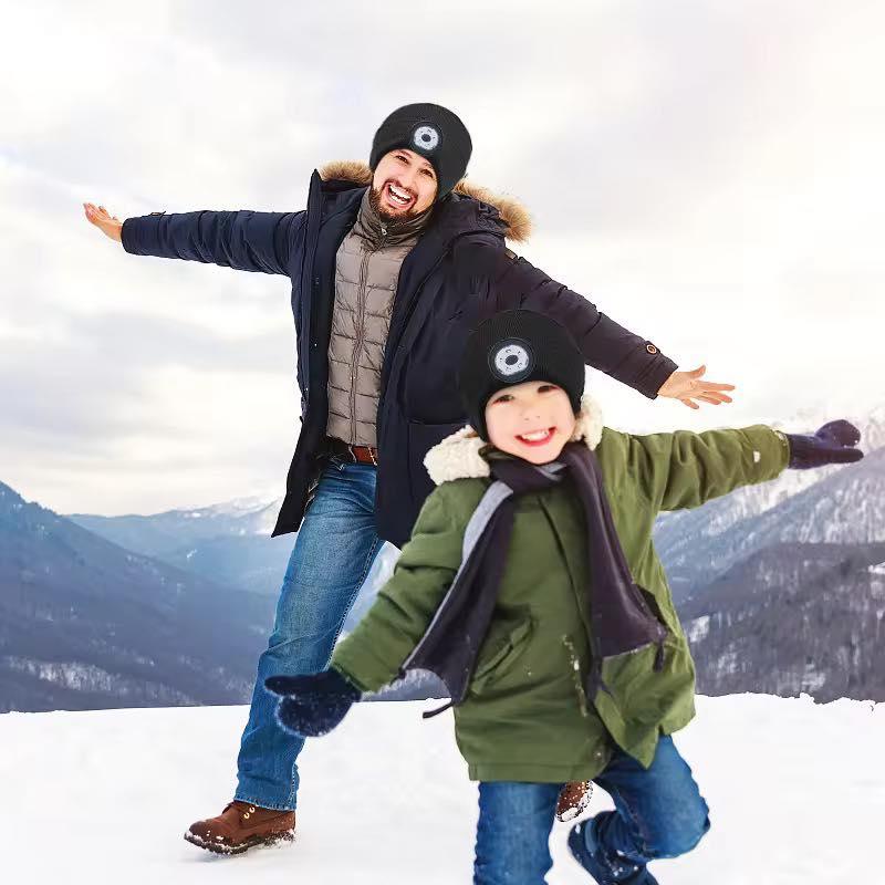 GORRO REPRODUCTO DE MÚSICA CON LINTERNA